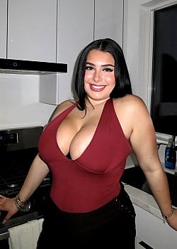 Isabella Rosita image 2 of 3