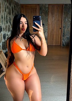 Isabella Tobar image 3 of 3