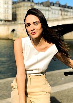 Isabelle Drummond image 2 of 4