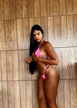 Isadora Nobrega image 3 of 4