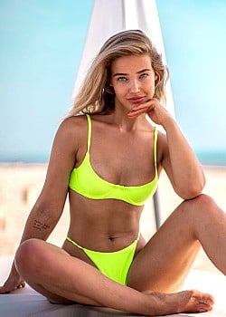Isha van Dijk image 2 of 4