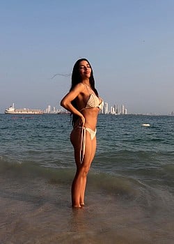Its Lana image 3 of 4