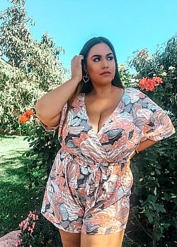 Itzel Lovato image 2 of 4