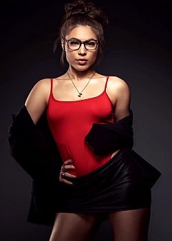 Itzel Velasquez image 4 of 4