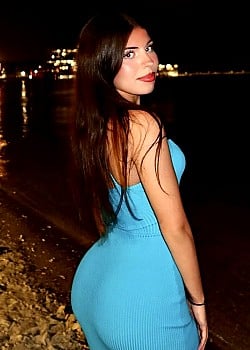 Izabel Thorne image 4 of 4
