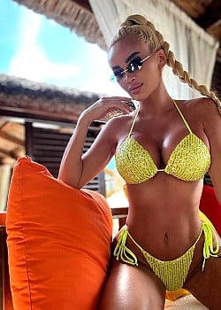 Izabela Macudzinska image 2 of 2