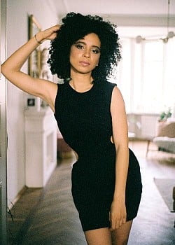 Izabela Perez image 2 of 4