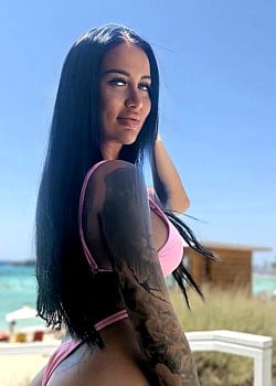 Izabela Tsikkou image 3 of 3