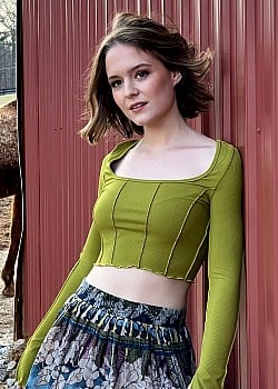 Izabela Vidovic image 2 of 2
