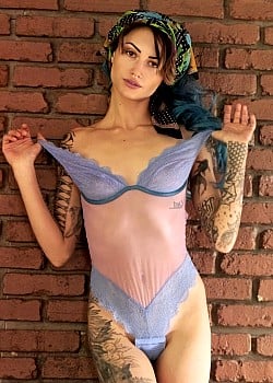 Izi Aragon image 2 of 2