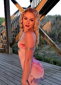 Izzy Keener image 3 of 4