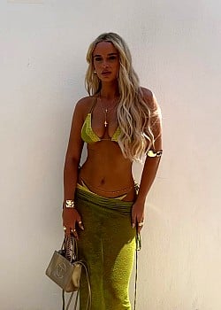 Izzy O\'Keeffe image 3 of 3