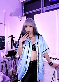 JVNA (musician) image 4 of 4