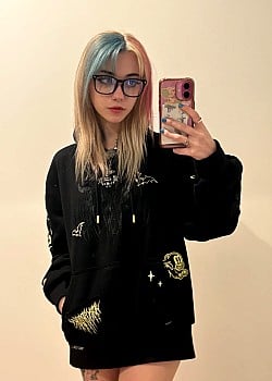 Jade Iluvmeww image 2 of 3