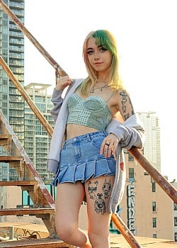 Jade Iluvmeww image 3 of 3