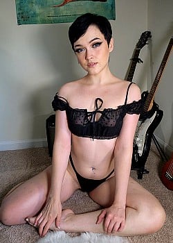 Jade Valentine image 4 of 4