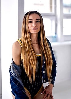 Jagoda Mierzynska image 1 of 2