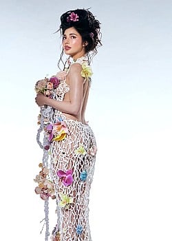 Jane De Leon image 2 of 3