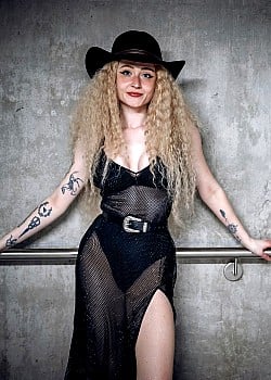 Janet Devlin image 1 of 1