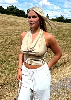 Jas Louise image 3 of 4