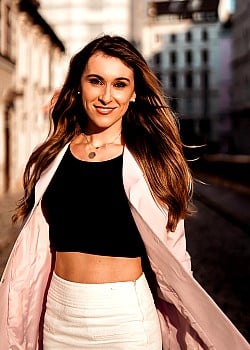 Jasmin Salfinger image 1 of 2