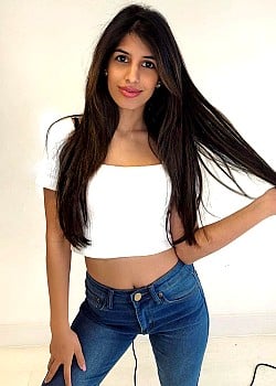 Jasmin Walia image 4 of 4
