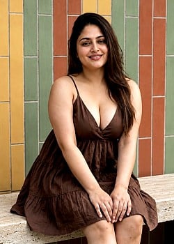 Jasmine Dhillon image 3 of 4