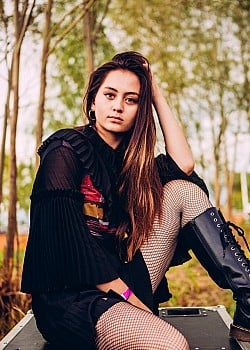 Jasmine Thompson image 2 of 3