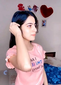 Jasneet Kaur image 2 of 3