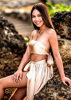 Jayka Noelle image 2 of 4