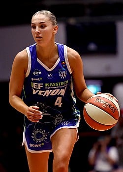 Jaz Shelley image 2 of 2