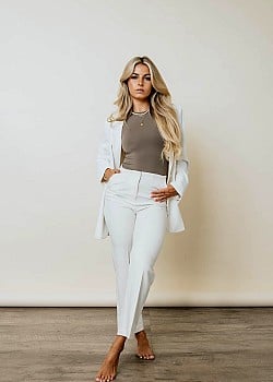 Jazmine Hunter image 1 of 4