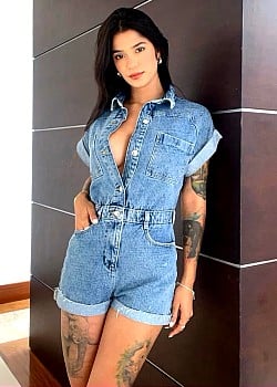 Jenn Muriel image 2 of 4