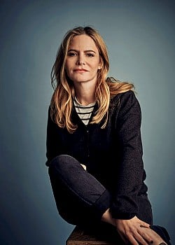 Jennifer Jason Leigh image 3 of 3