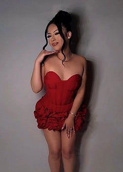 Jennifer Perez (Instagram) image 3 of 4