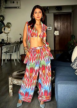 Jennifer Winget image 3 of 4