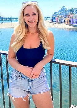 Jenny Lynn image 2 of 3
