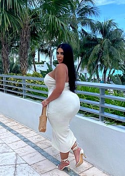 Jesenia Perez image 2 of 4