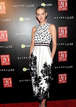 Jess Weixler image 3 of 3