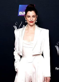 Jessica De Gouw image 3 of 4