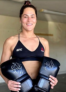 Jessica Eye image 3 of 3