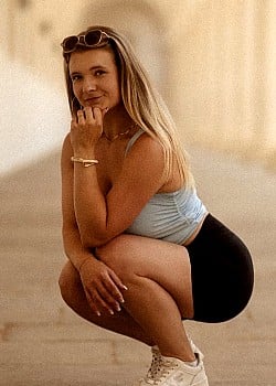 Jessica Hanel image 2 of 2