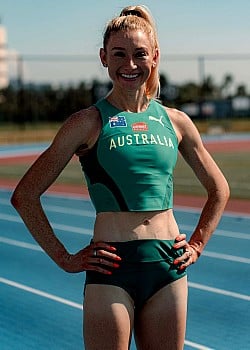 Jessica Hull image 2 of 4