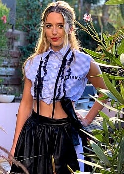 Jessica Rothe image 4 of 4