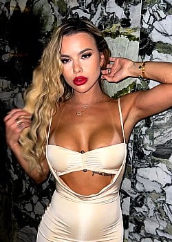 Jessica Taylor (model) image 2 of 3