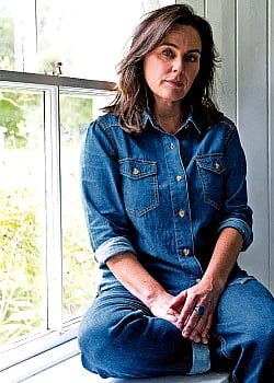 Jill Halfpenny image 1 of 2
