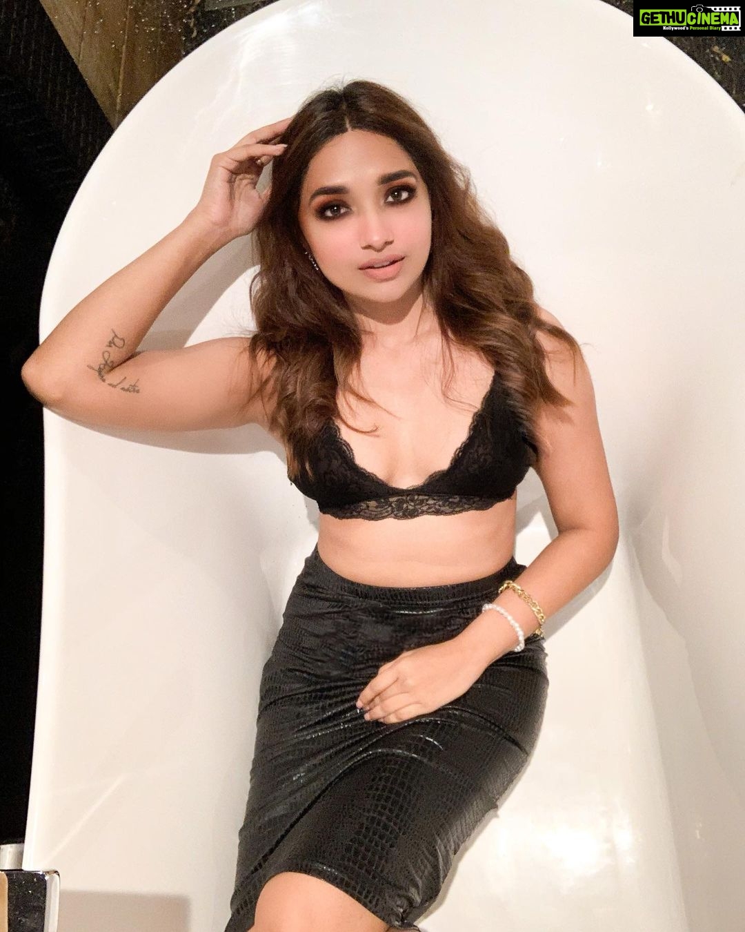 Jiya shankar hot