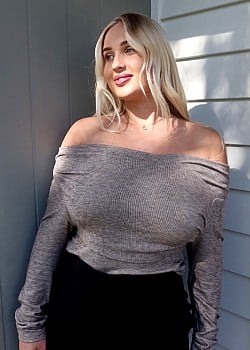 Jizelle Rose image 2 of 4