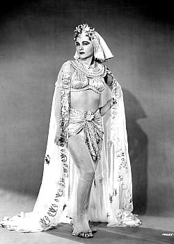 Joan Fontaine image 4 of 4