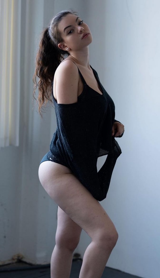 Joelle Rebecca - Free pics, galleries & more at Babepedia